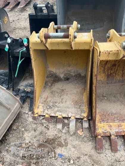 Front of used Deere Bucket